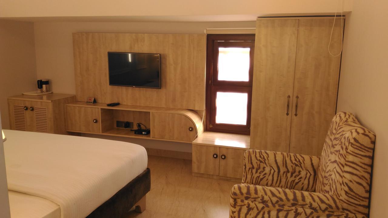 Hotel Posh Chandīgarh Extérieur photo
