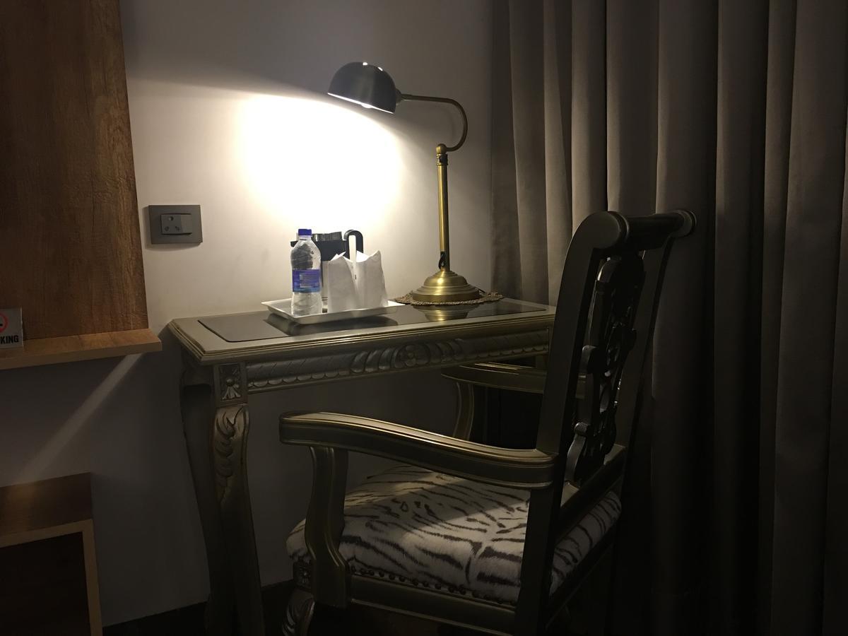 Hotel Posh Chandīgarh Extérieur photo
